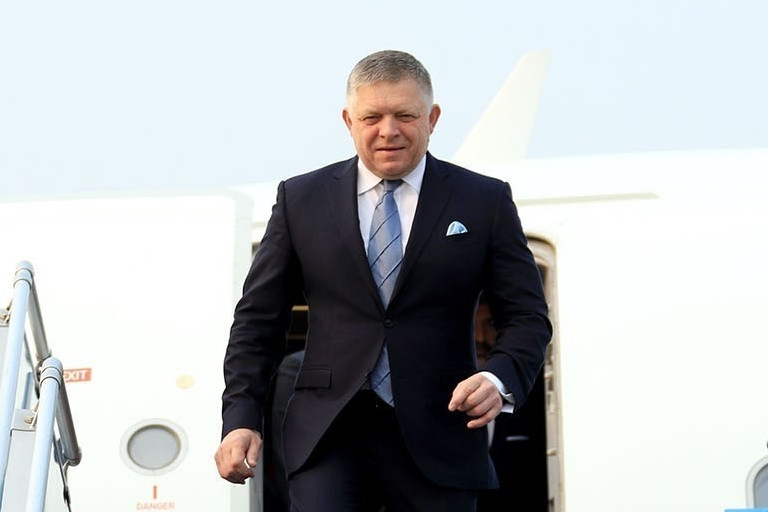 Thủ tướng Slovakia Robert Fico đến Việt Nam