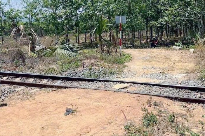 Công an tìm tung tích người phụ nữ đầu cạo trọc, bị tàu hỏa tông tử vong