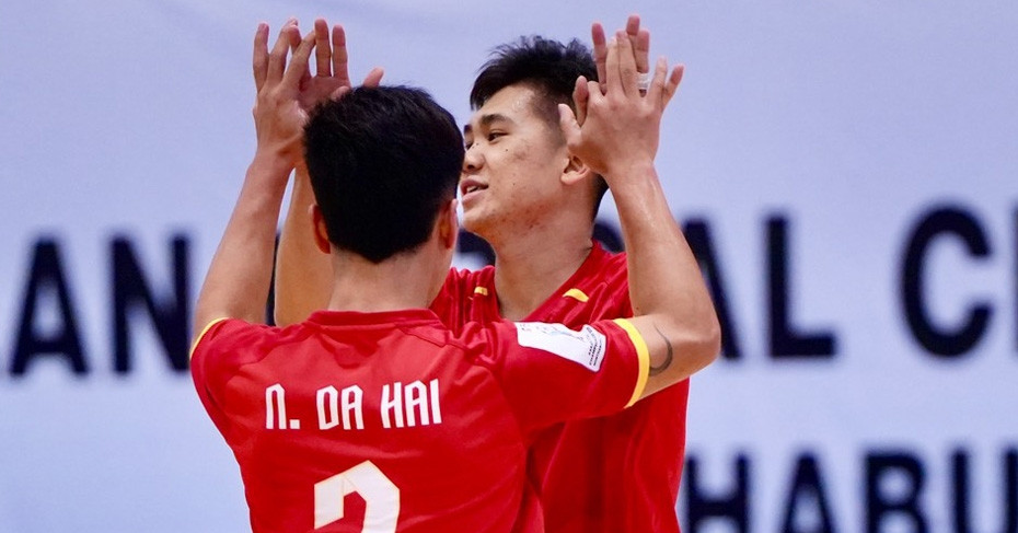Trực tiếp futsal Việt Nam 4-0 Australia: Thủ môn ghi bàn (H2)