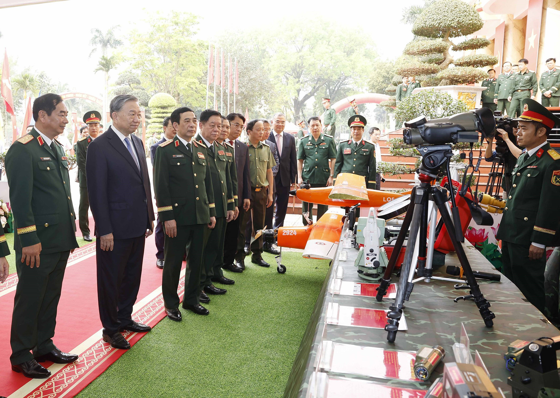 vnapotaltongbithuchutichnuocduledonnhandanhhieuanhhungllvtnhandancuaquankhu18696028 17759670448731169316664.jpg