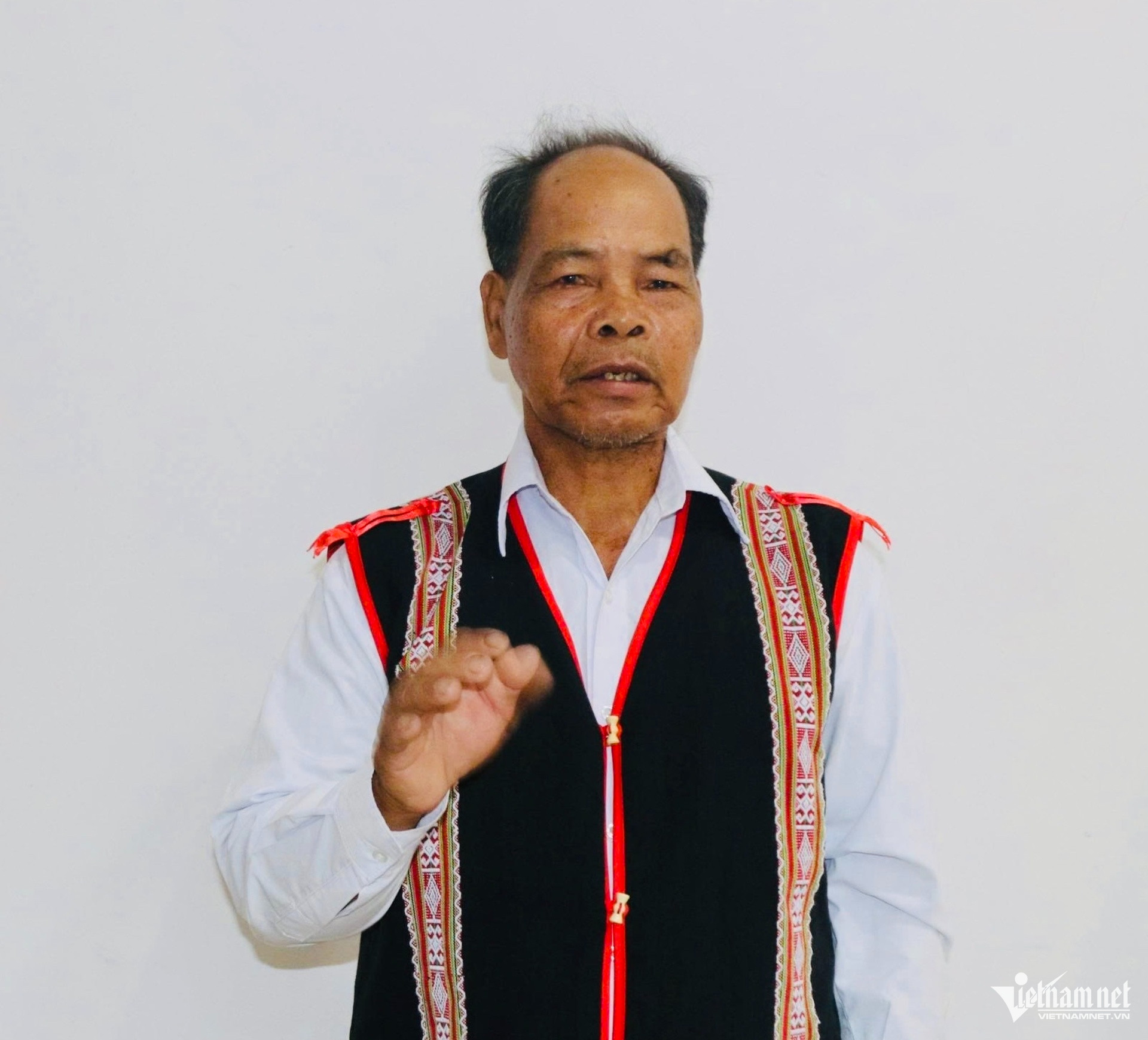 Những Người Có Uy Tín Giúp Thay Đổi Tập Quán Cổ Hủ Ở Miền Trung - Tây Nguyên