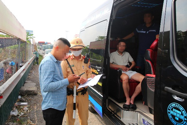 Bộ Công an đề xuất sửa đổi Nghị định 168: Mô tả kỹ vi phạm của ô tô hợp đồng trá hình