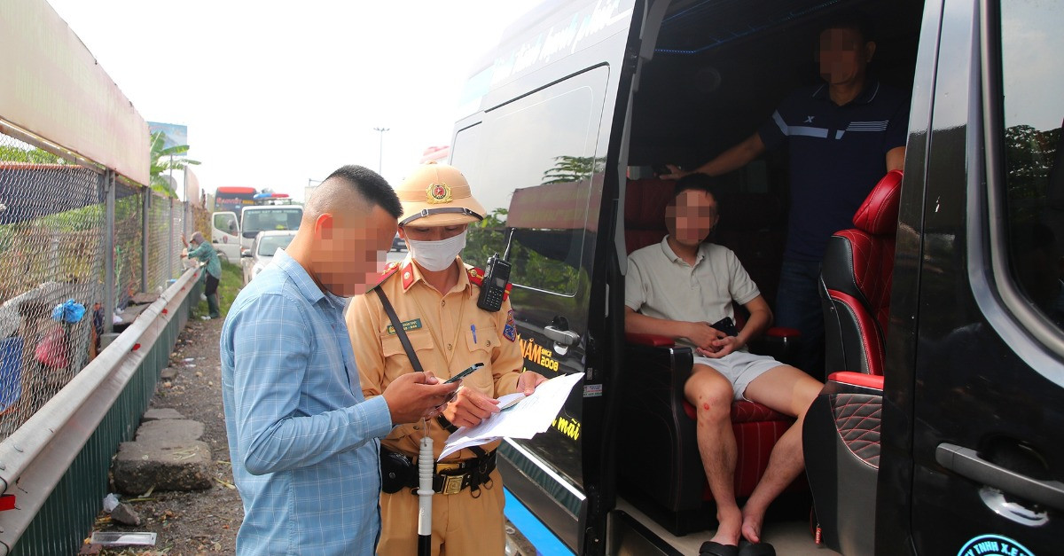 Bộ Công an đề xuất sửa đổi Nghị định 168: Mô tả kỹ vi phạm của ô tô hợp đồng trá hình