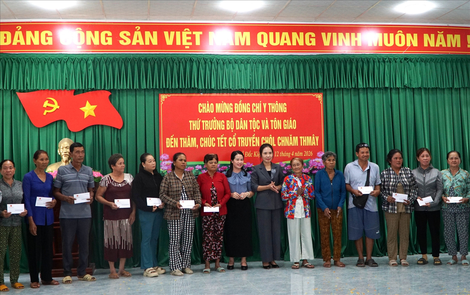 Y Thông ảnh 5.jpg