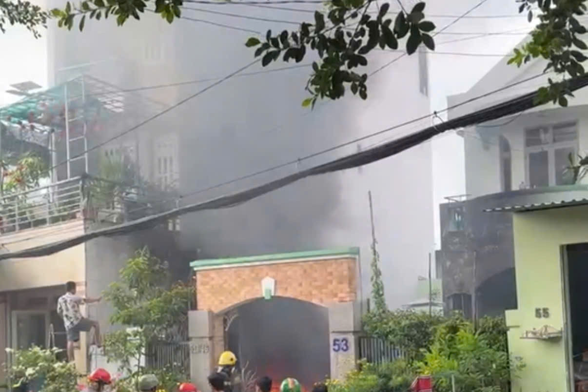 Bản tin chiều 13/4: Cháy dữ dội tại TPHCM, 14 xe máy bị thiêu rụi