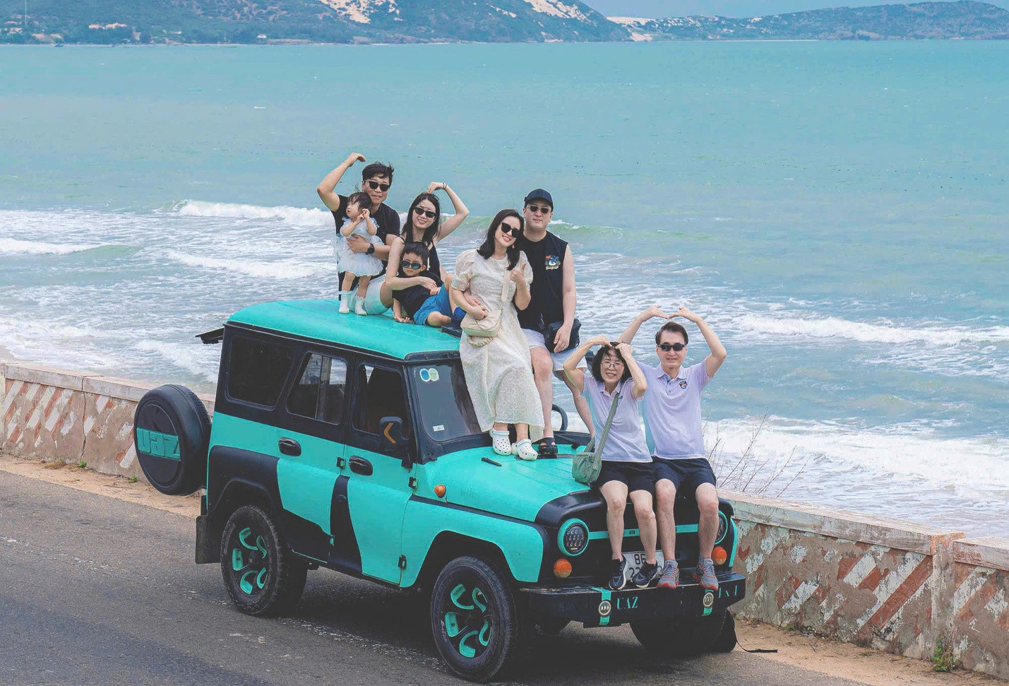 Vé máy bay kỳ nghỉ 30/4 'siêu tốn', khách chọn lái xe 1.500km, chi tiền ở resort