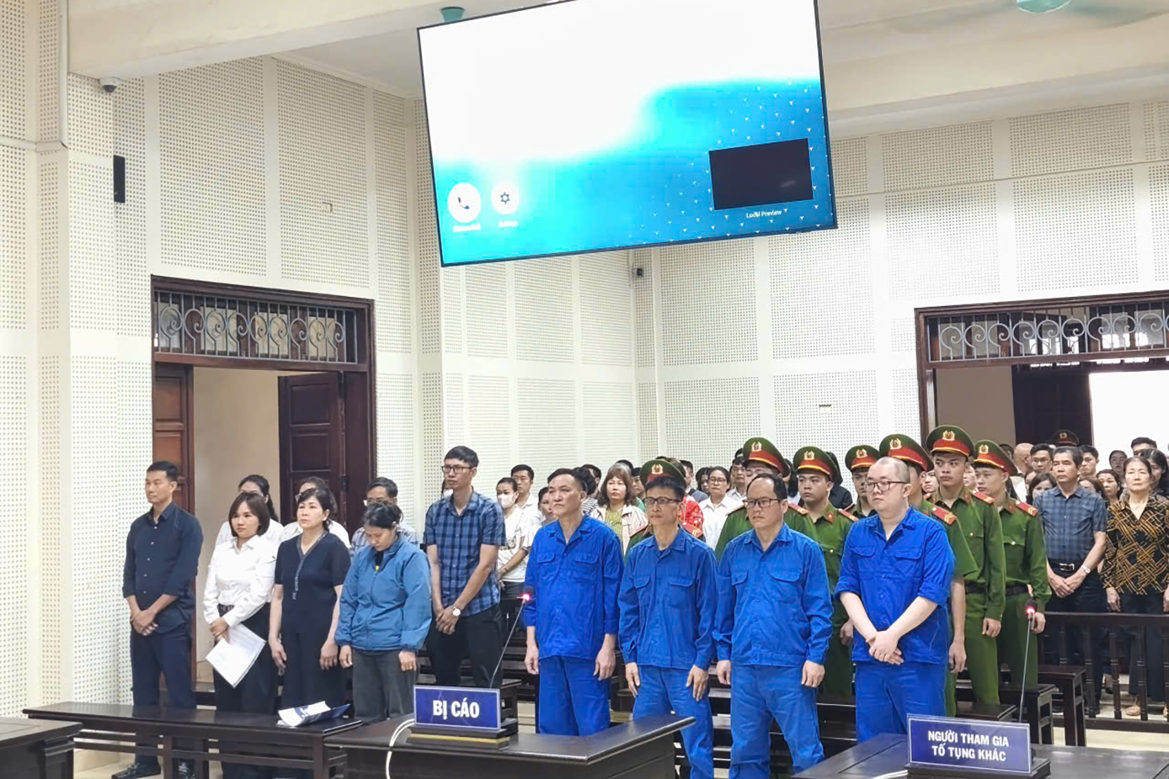 anh cac bi cao tai toa.jpg