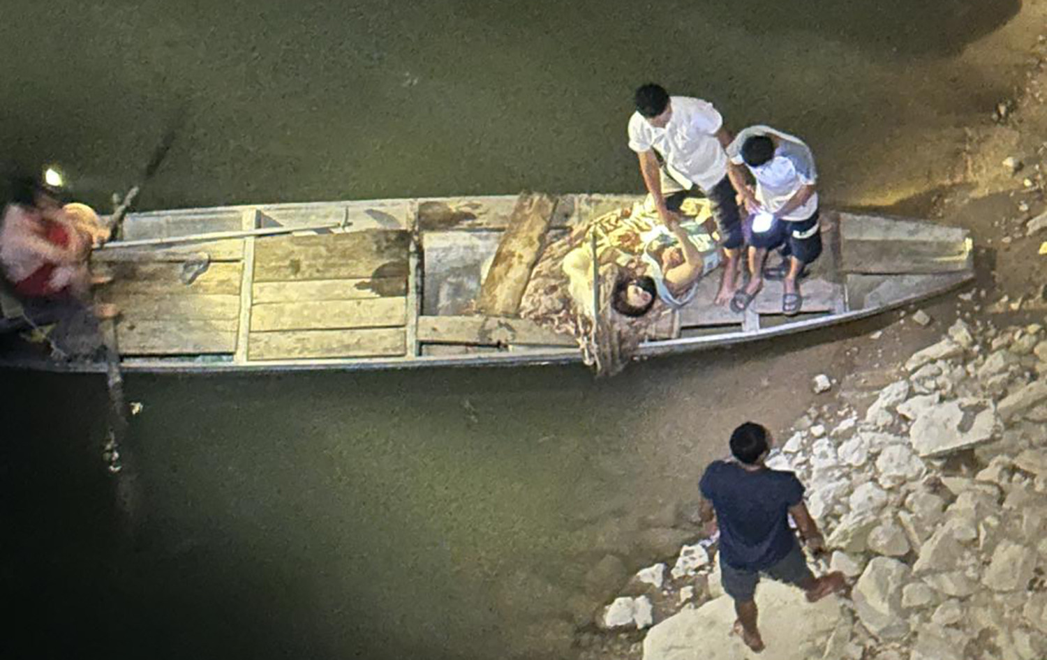 anh Khánh cứu người 1.jpg