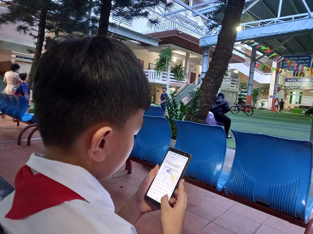 Anh trong bai dien thoai.jpg