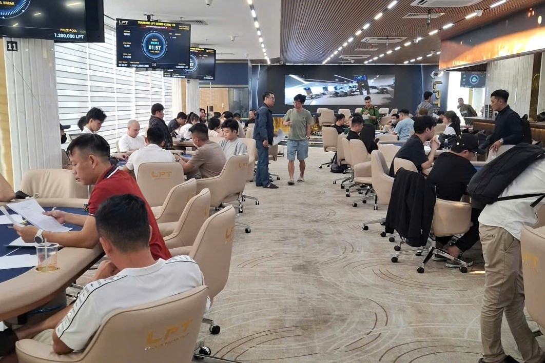 Cảnh sát đột kích ổ đánh bạc 'đội lốt' giải Poker trong khách sạn 5 sao