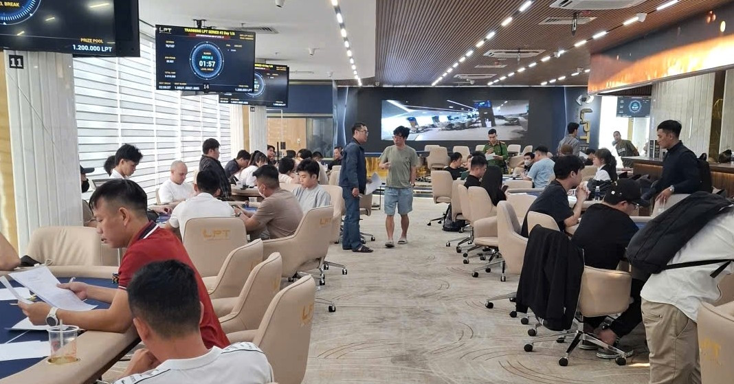 Cảnh sát đột kích tụ điểm đánh bạc &amp;apos;đội lốt&amp;apos; giải Poker trong khách sạn 5 sao