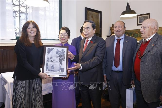 Chủ tịch Quốc hội thăm nơi lưu dấu ấn Chủ tịch Hồ Chí Minh tại thành phố Milan