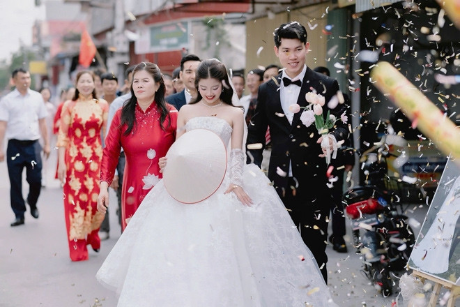 Cô gái Hải Phòng lấy anh hàng xóm, hai nhà dựng chung rạp, đặt chung 130 mâm cỗ