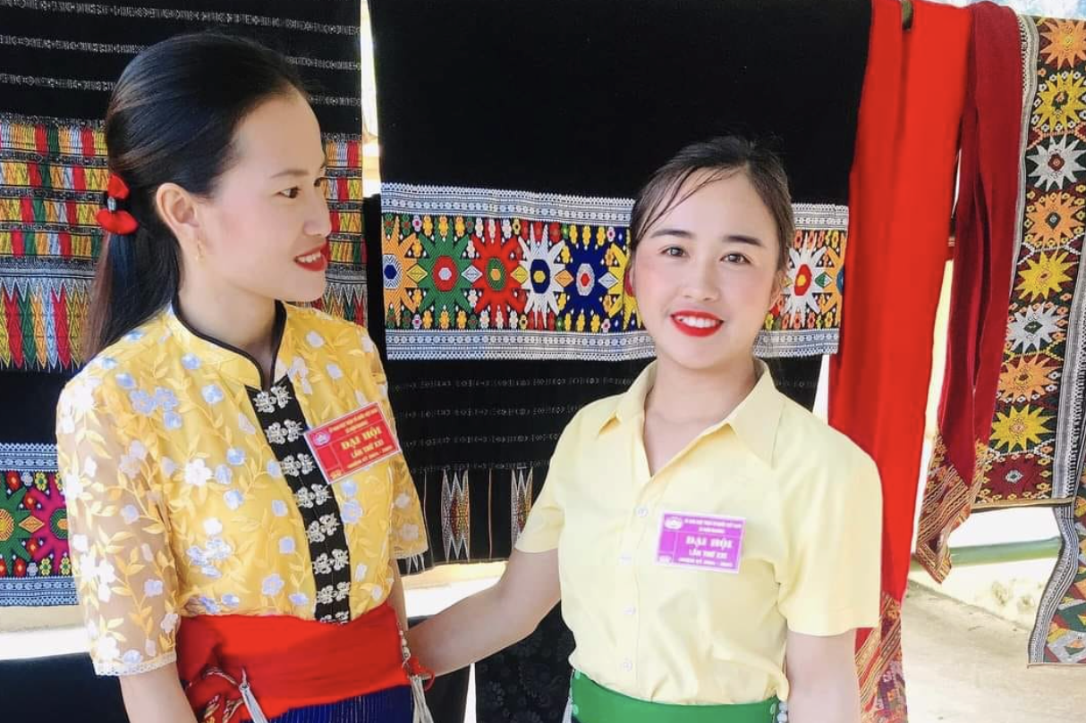 “Cõng chữ” lên bản, đưa thông tin tới đồng bào dân tộc thiểu số Nghệ An