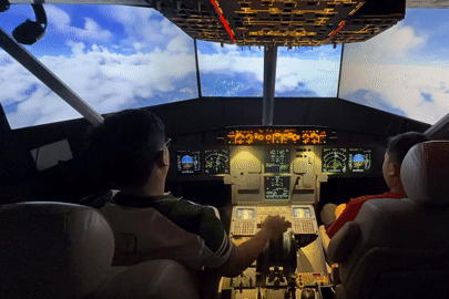 Độc đáo quán cà phê cho khách hoá thân làm phi công, lái máy bay mô hình