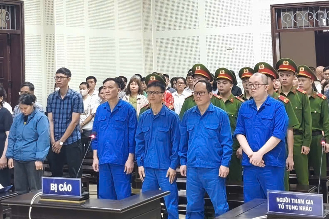 Giám đốc công ty than ở Quảng Ninh cùng 11 bị cáo được hưởng án treo