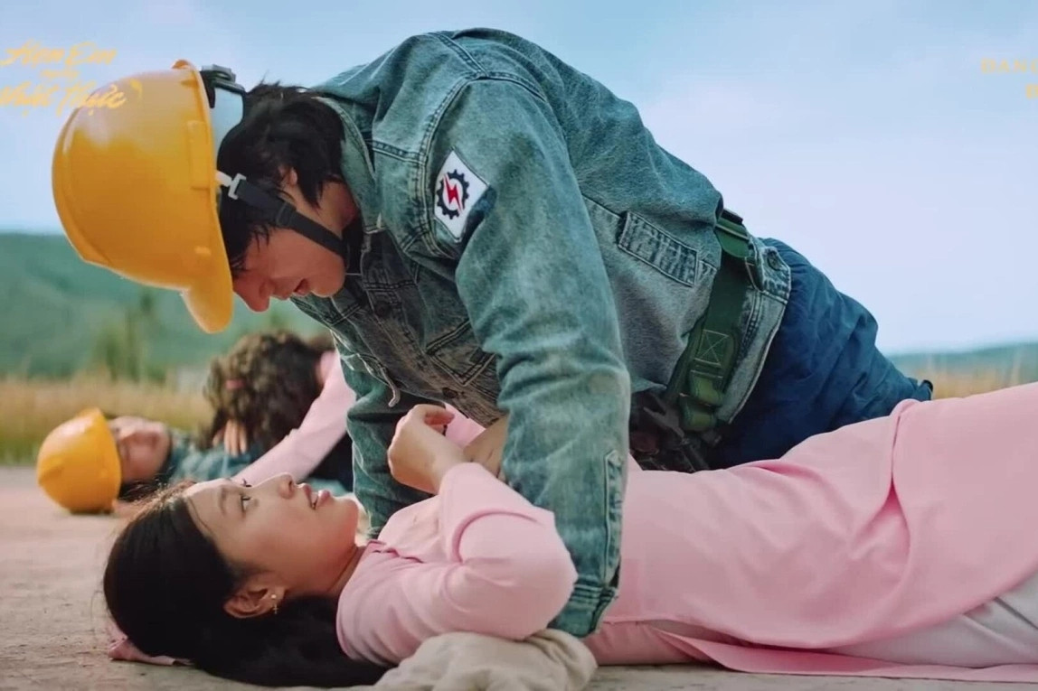 'Hẹn em ngày nhật thực' tiến sát mốc 100 tỷ khiến đạo diễn sốc