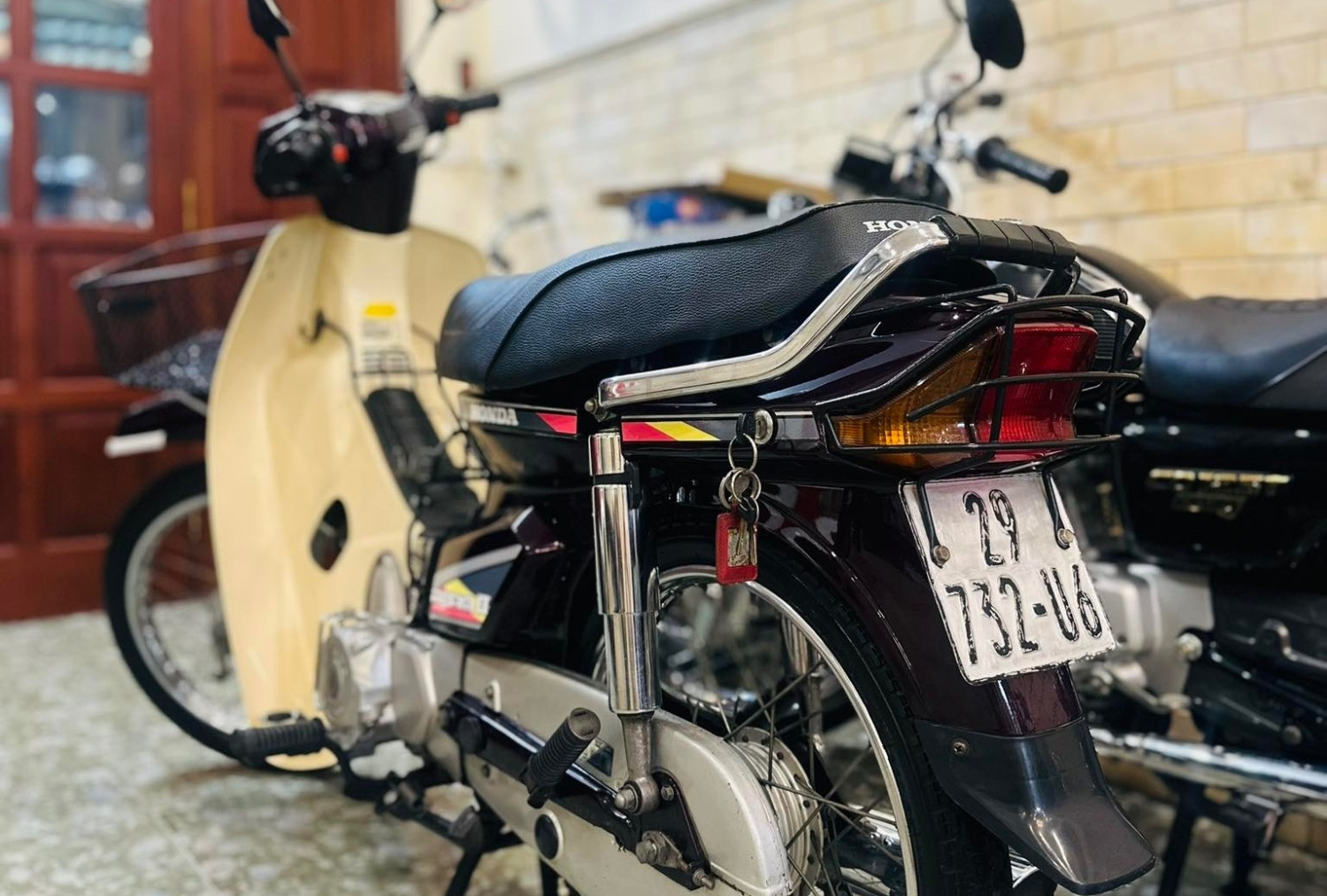 Honda Dream Thái 1991 máy 'zin' ở Hà Nội mua bằng 10 cây vàng, nay đắt ngang SH