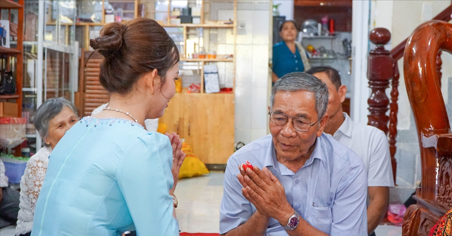 Lễ Tụng Kinh Cầu Phúc Của Gia Đình Khmer Trong Tết Chol Chnam Thmay