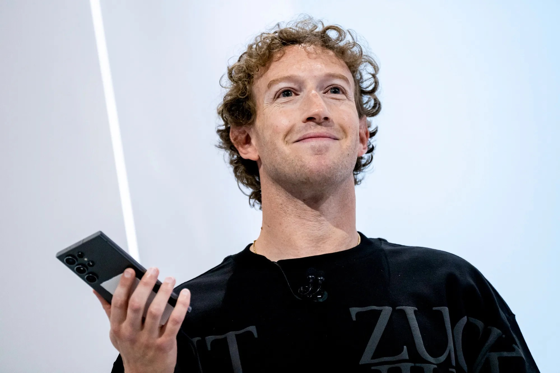Meta nhân bản Mark Zuckerberg bằng AI để tương tác với nhân viên