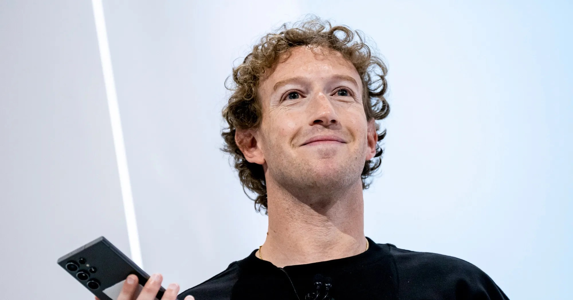 Meta nhân bản Mark Zuckerberg bằng AI để tương tác với nhân viên