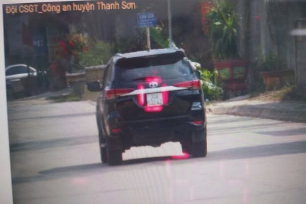 Ô tô khác đeo biển giả khiến xe chính chủ bị CSGT phạt nguội, xử lý thế nào?