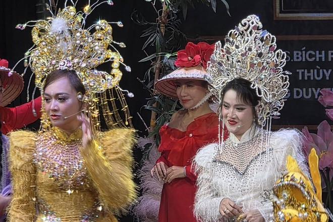 Sau ồn ào hát chui, show có con gái NSƯT Vũ Linh bị tố diễn ca khúc không xin phép