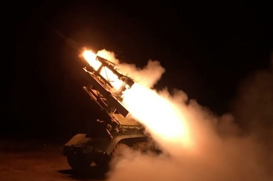 Tên lửa R-77-1 ‘bắn và quên’ hạ cánh xuống xe Ural: Nga tạo lưới phòng không chống drone cực phẩm