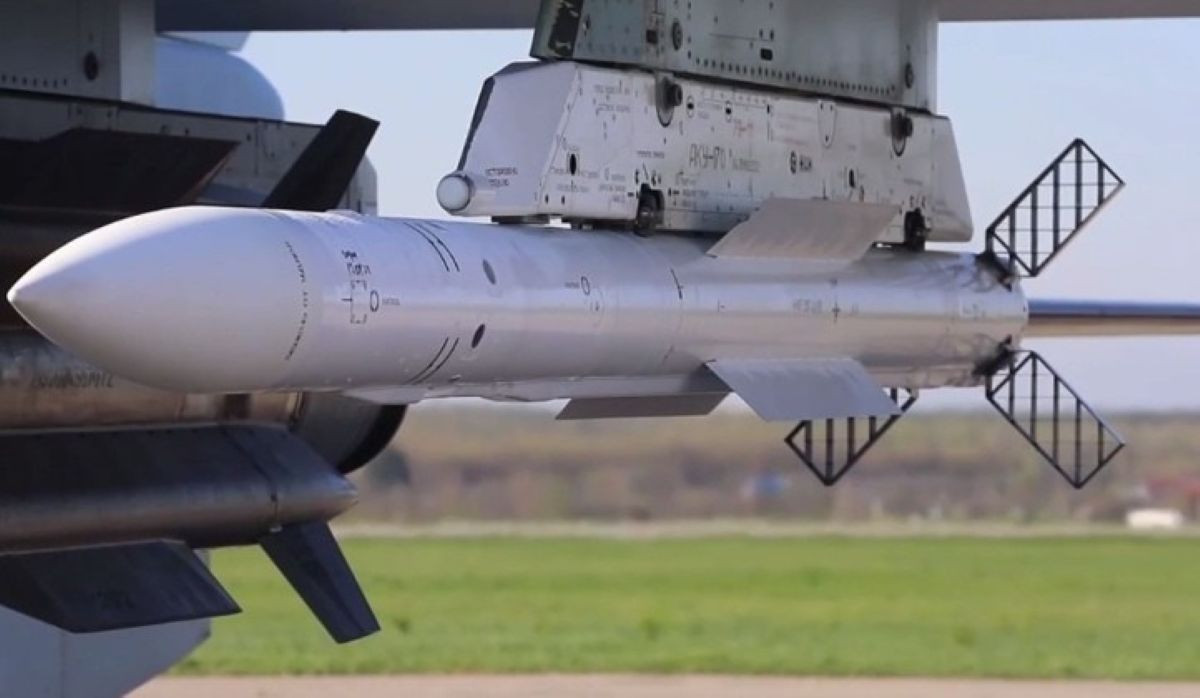 tên lửa R 77 1 trên Ural 2.jpg