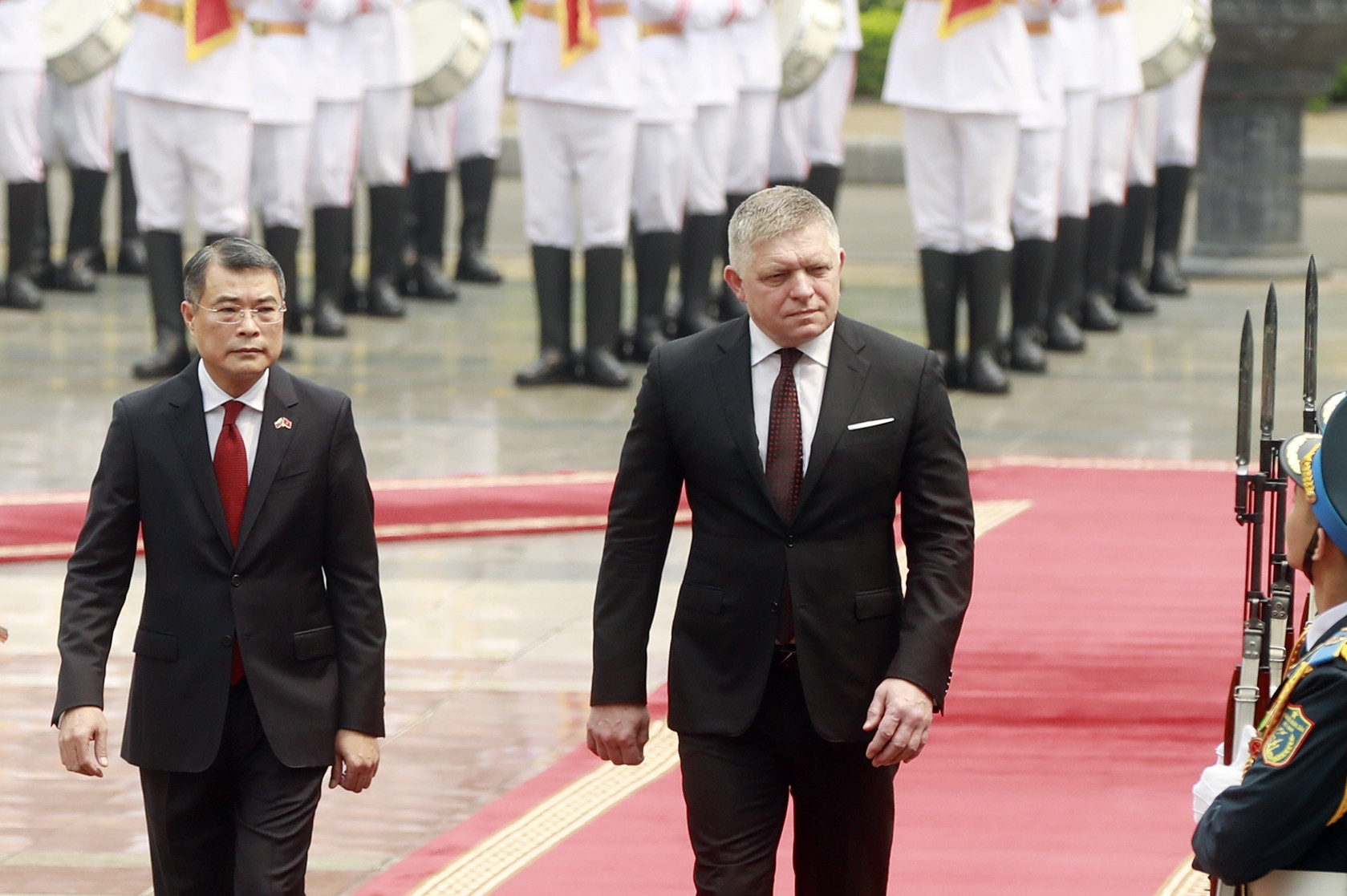 Thủ tướng Lê Minh Hưng chủ trì lễ đón Thủ tướng Slovakia