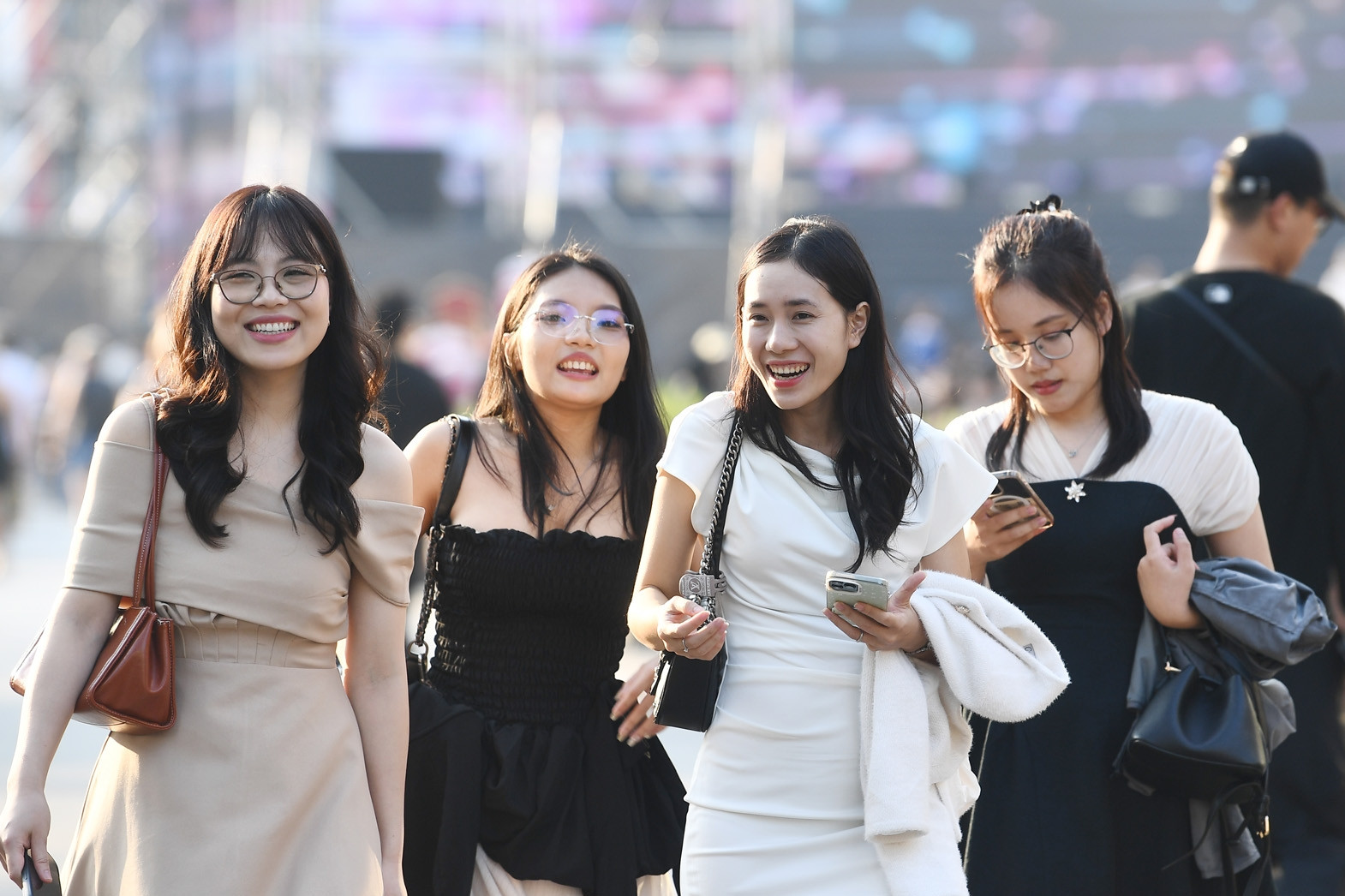 Tin vui: Nắng nóng 'ngộp thở' sắp chấm dứt, thời điểm miền Bắc và Nam Bộ hạ nhiệt