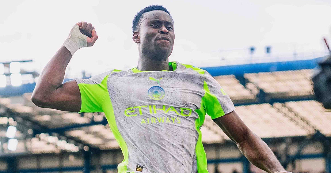 Vùi dập Chelsea, Man City hâm nóng cuộc đua vô địch