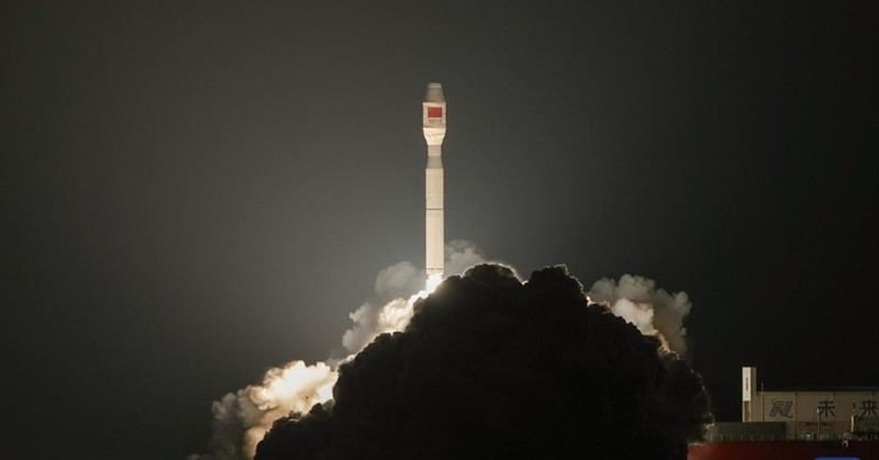 Trung Quốc phóng tên lửa trên biển, đưa vệ tinh thử nghiệm Internet lên quỹ đạo