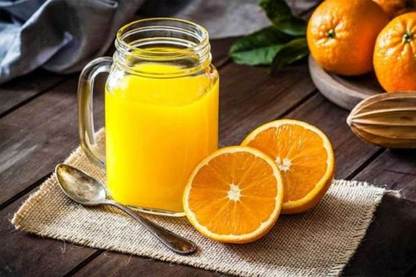 Uống nước cam mỗi ngày, người phụ nữ ngỡ ngàng khi nhận kết quả khám