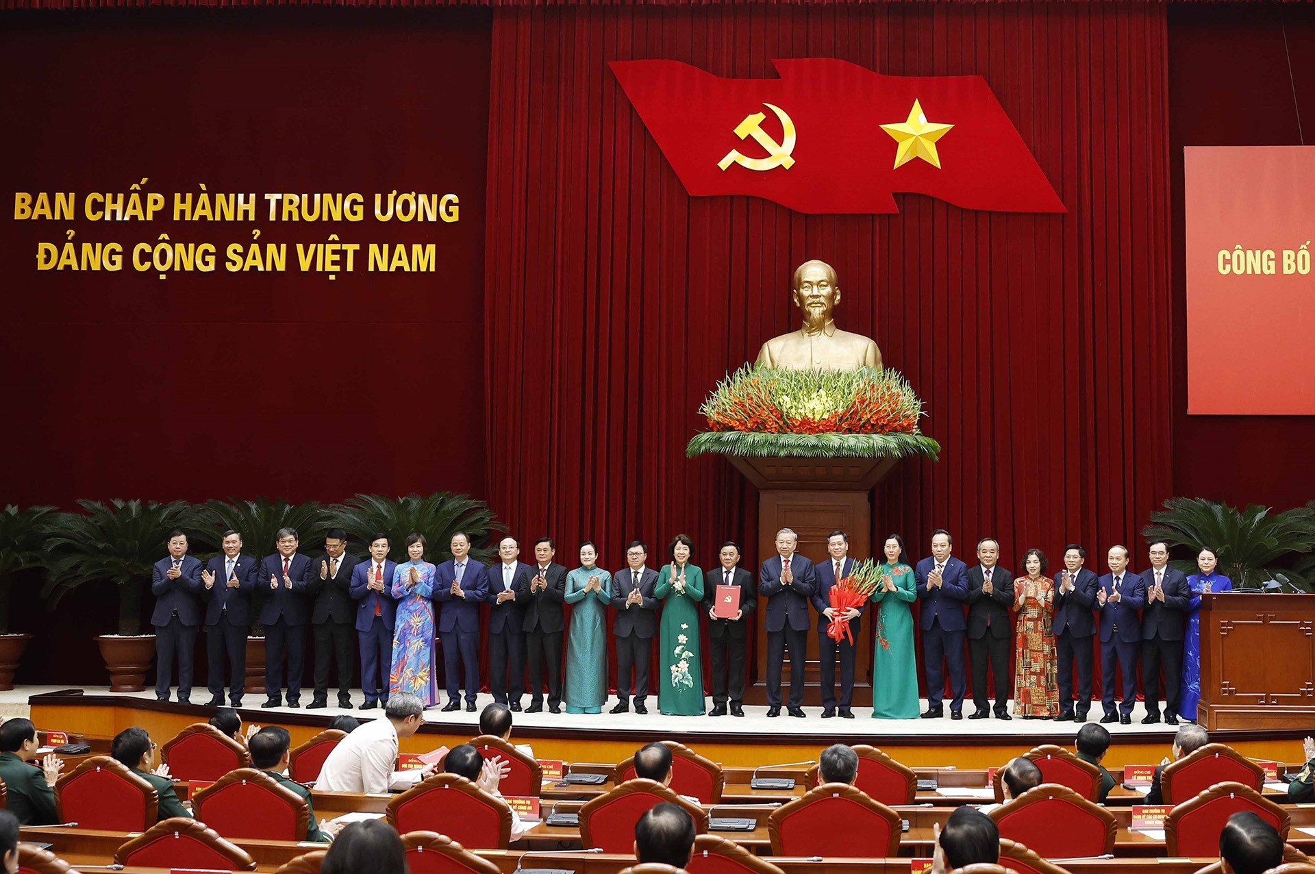 vnapotalhoinghicongboquyetdinhcuabochinhtrivecongtaccanbo8698026 1776068192612855014007.jpg