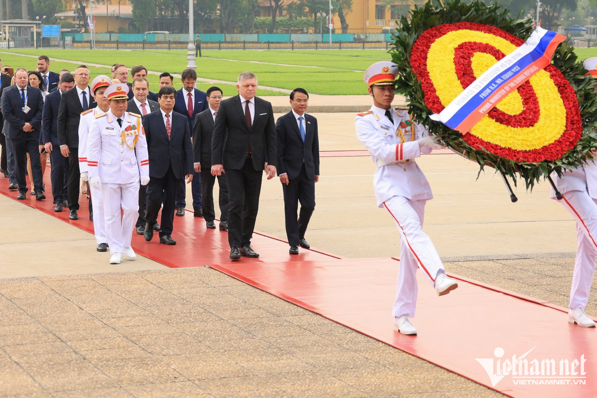 W-viếng Lăng 13.jpg