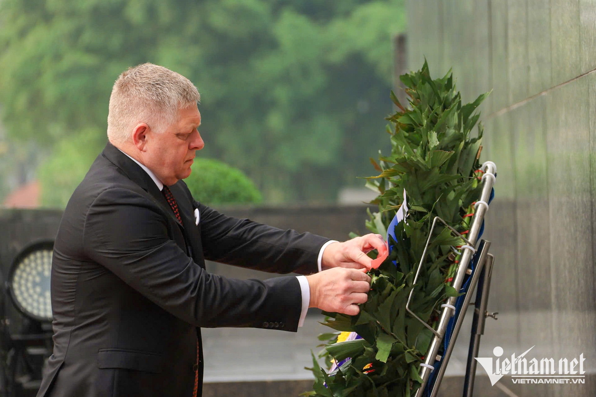 W-viếng Lăng 3.jpg