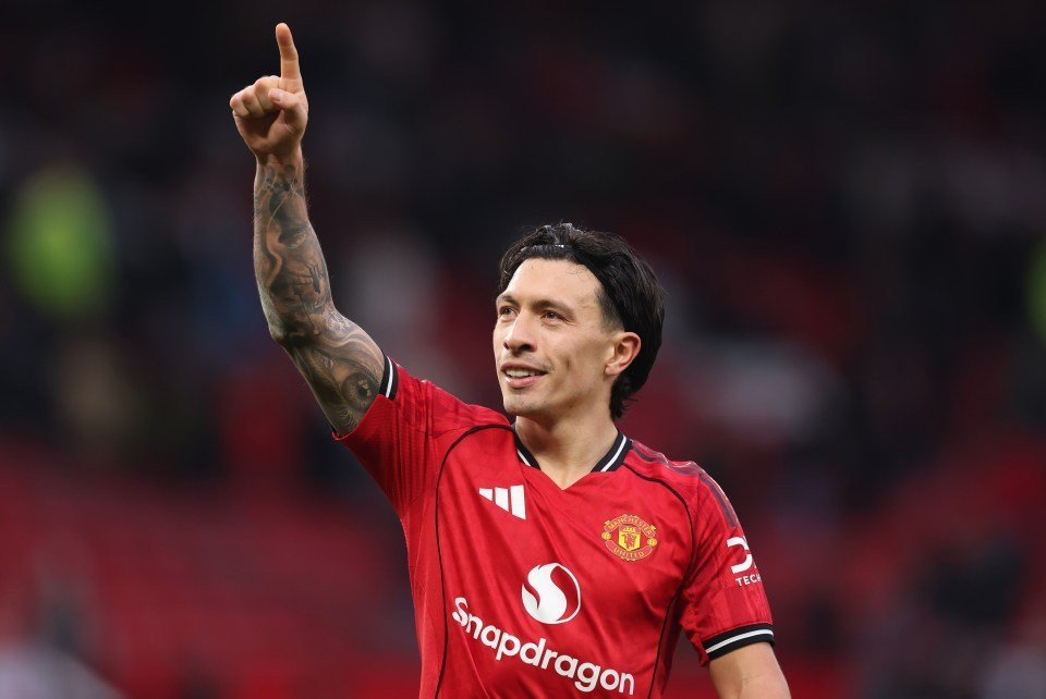 www_thesun_co_uk lisandro martinez manchester united 1055778976.jpg