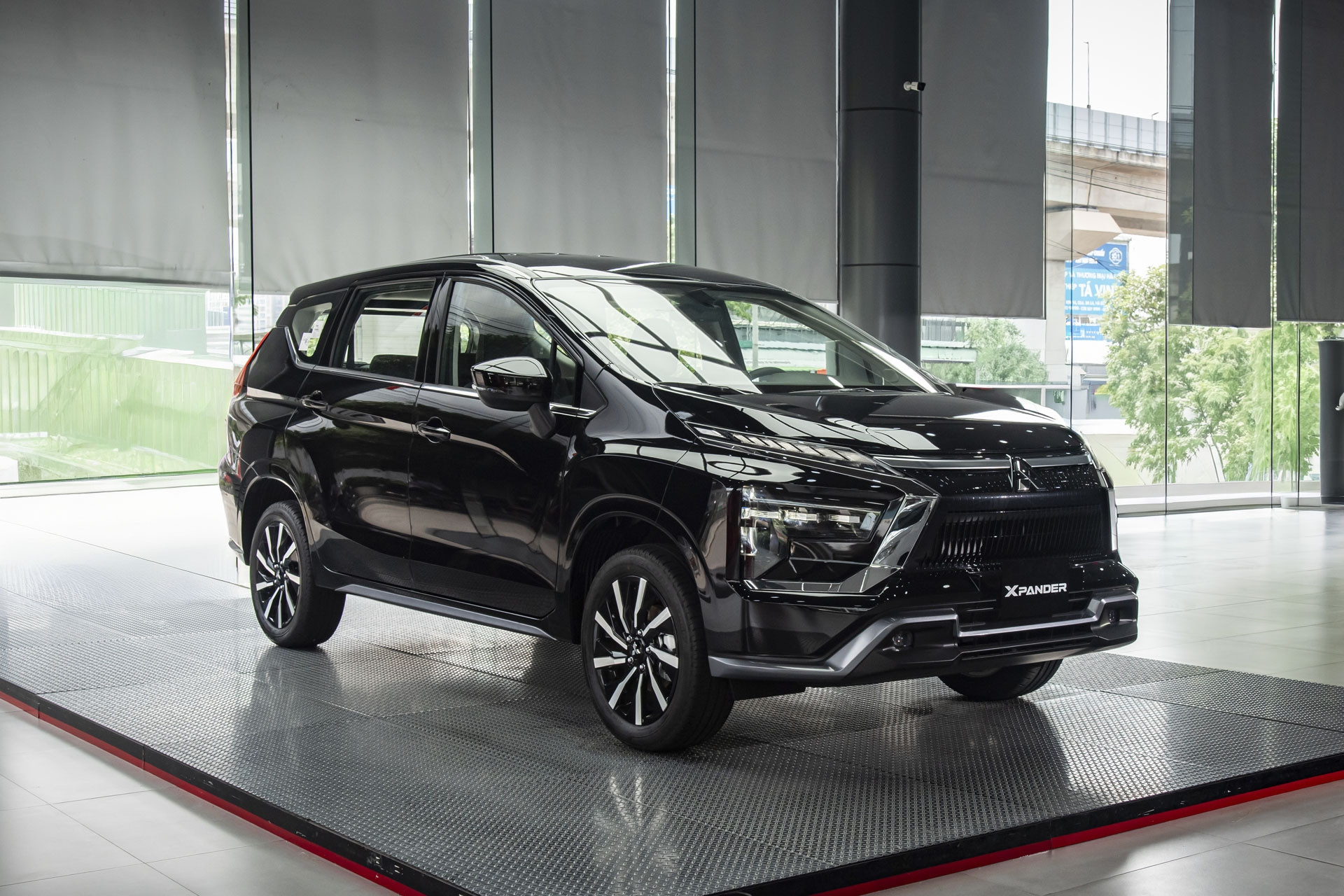 Xe MPV chạy xăng tháng 3: Mitsubishi Xpander thăng hoa