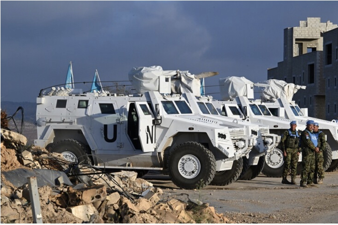 Xe tăng Israel tấn công xe của Liên Hợp Quốc ở Lebanon