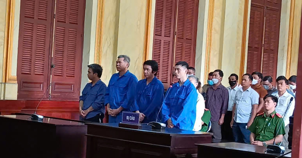 12 cựu công an lĩnh án trong vụ &amp;apos;giúp đỡ&amp;apos; người nghiện trốn cai bắt buộc