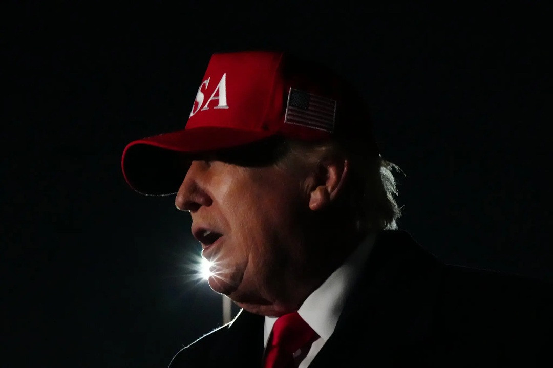 13dc trump pope mgfc superJumbo.jpg