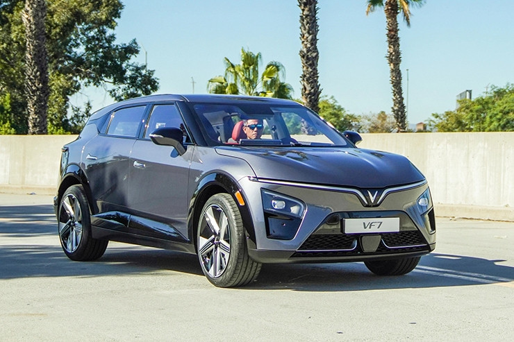 Xe đa dụng cỡ trung tháng 3/2026: VinFast VF 7 dẫn đầu, Mazda CX-5 tụt 2 hạng