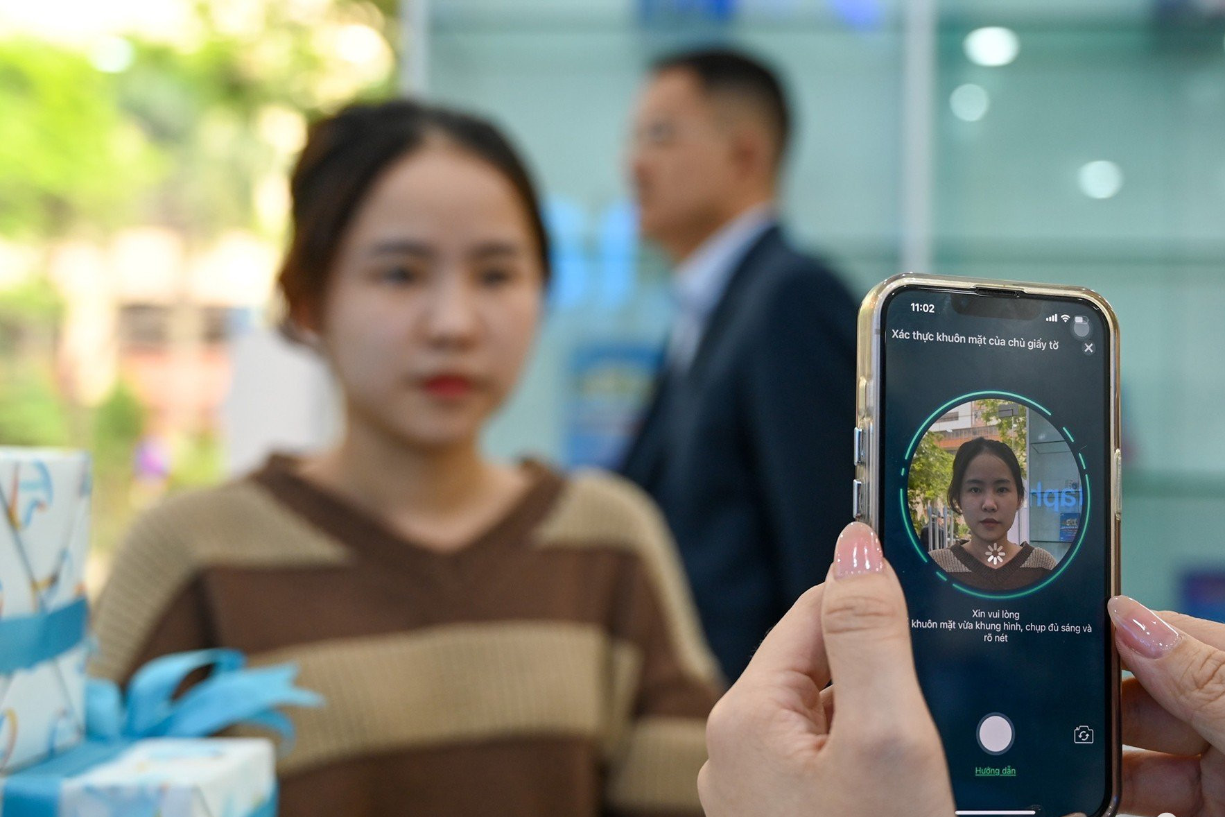 Hướng dẫn chi tiết cách tự xác thực SIM chính chủ trên VNeID từ ngày 15/4