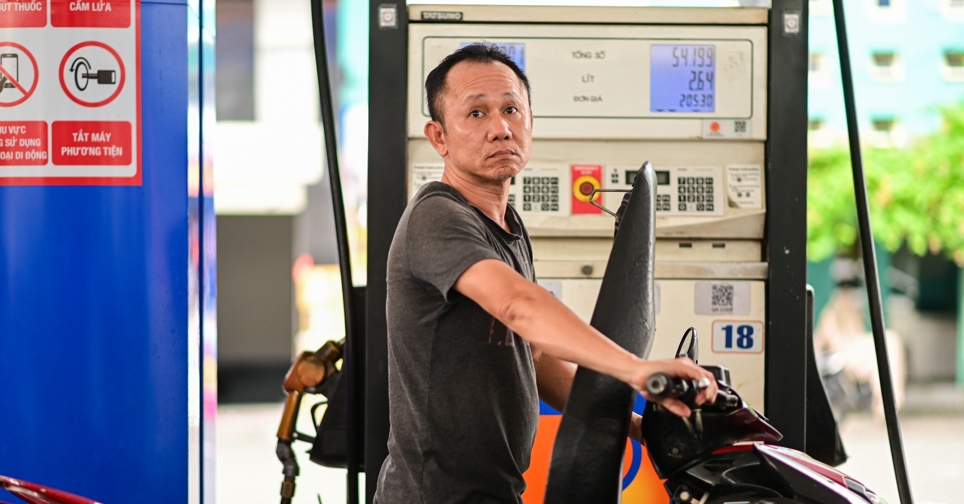 Giá xăng dầu hôm nay 14/4: Dầu thế giới quay đầu giảm, trong nước giá thấp