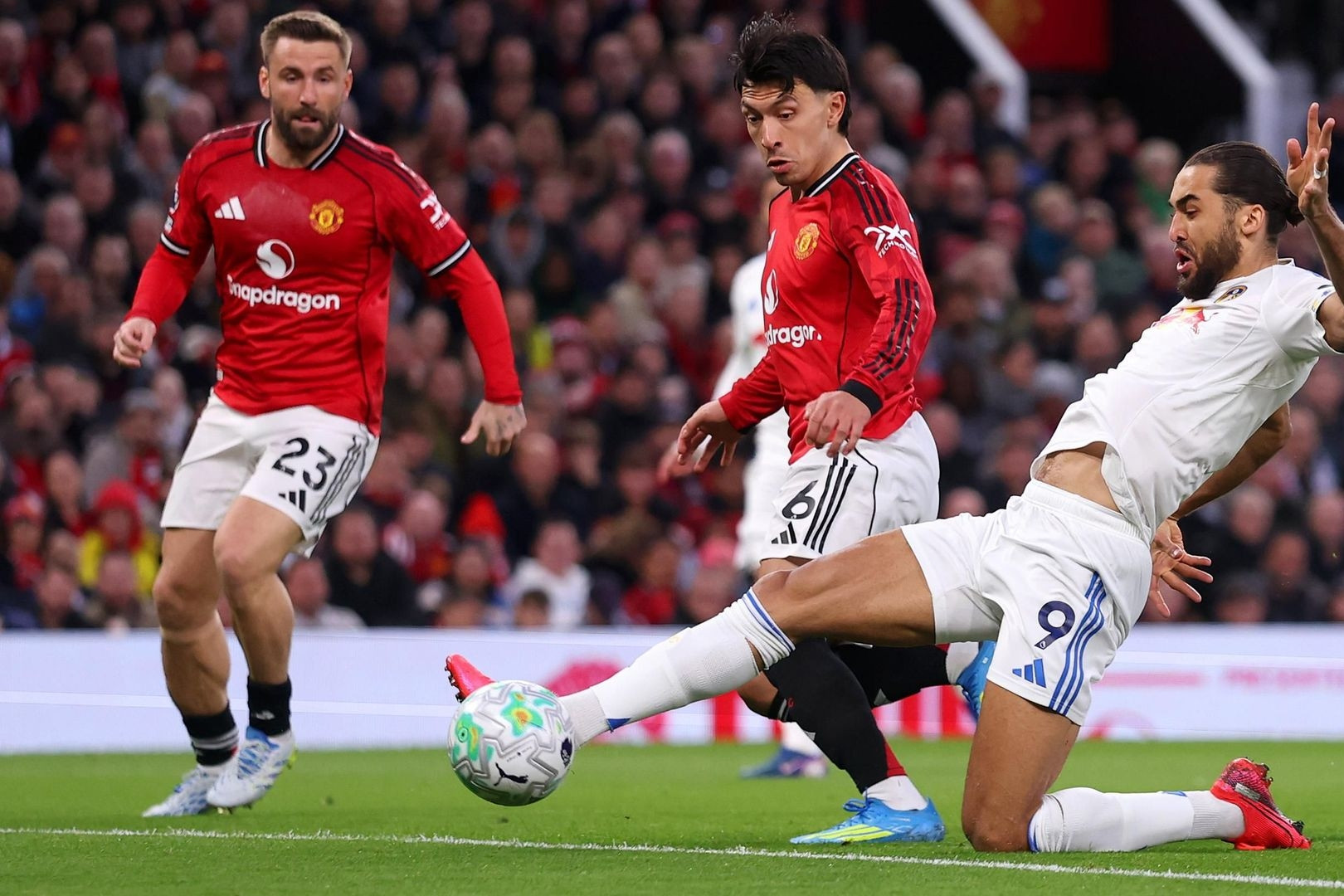 Kết quả bóng đá hôm nay 14/4: MU khiến top 4 NHA thêm căng thẳng