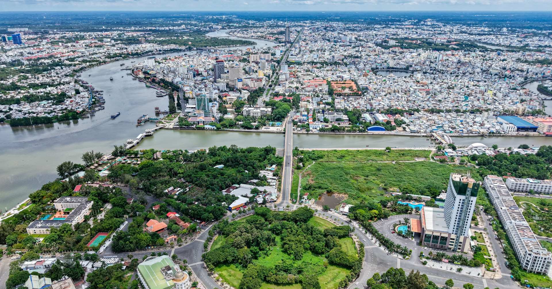 Anh trai được cha cho đất, em gái kiện vì thiếu chữ ký nhân chứng