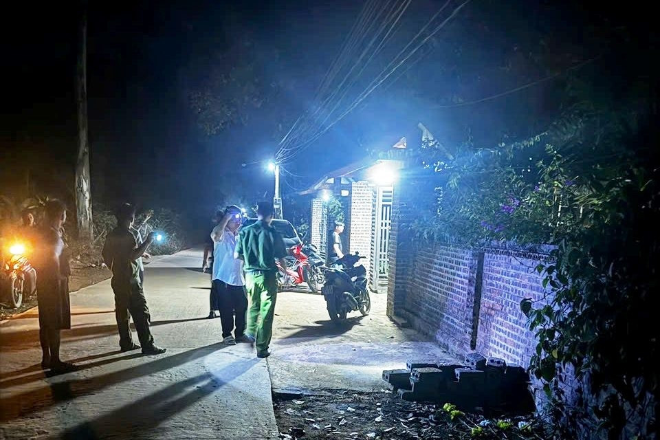 Bé gái 5 tháng tuổi bị bỏ rơi cùng tờ giấy 'do hoàn cảnh gia đình khó khăn'