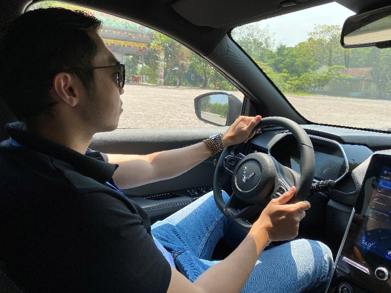 cach lai xe o to dien 1 greencharge.jpg