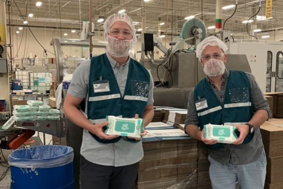 Giáo viên trung học có doanh thu triệu USD từ nghề tay trái, đưa bài học vào lớp